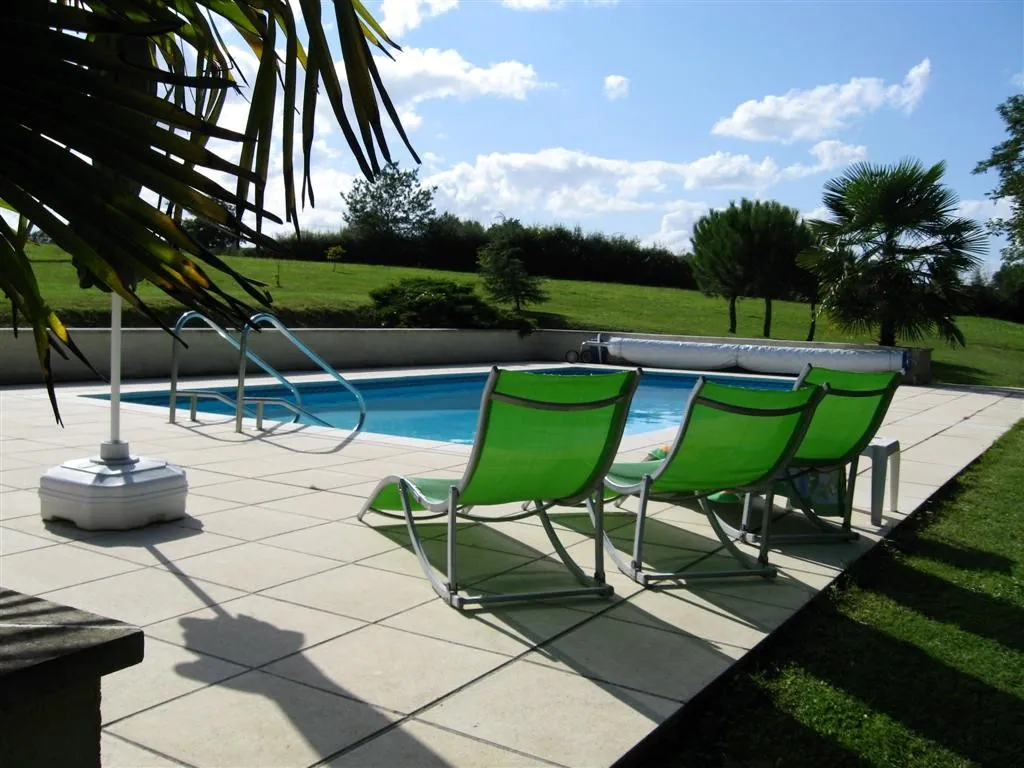 Copy (2) of le manoir du cedre pool (large)